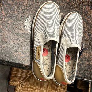 Tommy Bahama White and Gray Slip-On Loafers